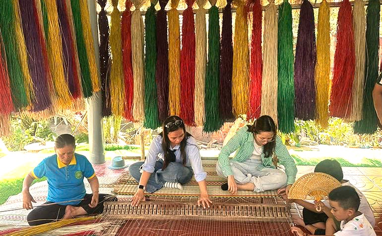 Quy định cụ thể việc thực hiện thẩm quyền phê duyệt hỗ trợ liên kết gắn sản xuất với tiêu thụ sản phẩm nông nghiệp theo quy mô vốn đầu tư và địa bàn thực hiện liên kết trên địa bàn tỉnh Đắk Lắk