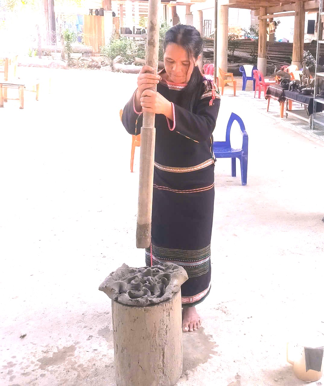 Nghề gốm truyền thống của người M'nông tại xã Liêng Sơn Lắk